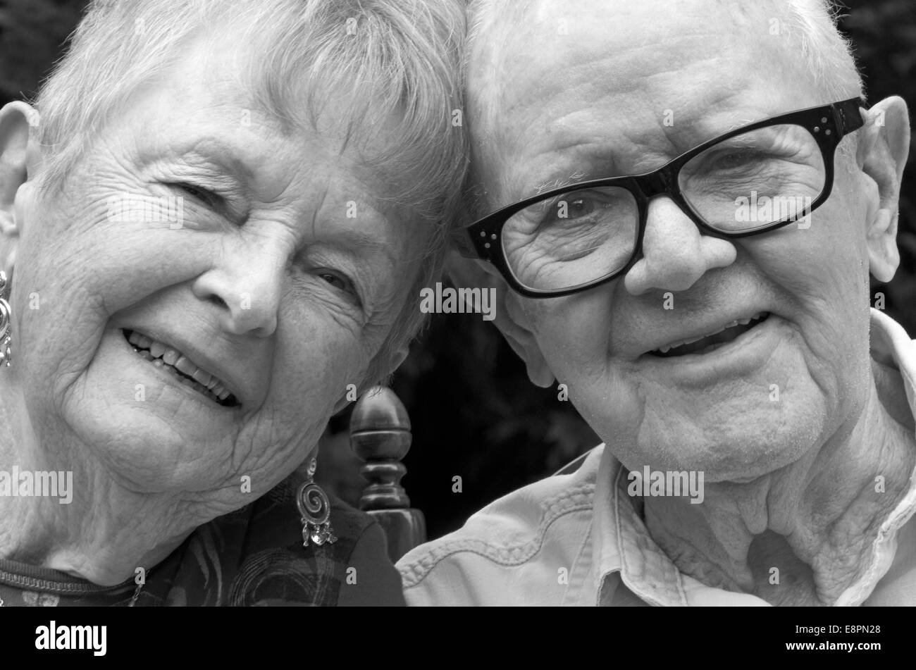 Close up ritratto in bianco e nero di un anziana coppia sposata. Foto Stock