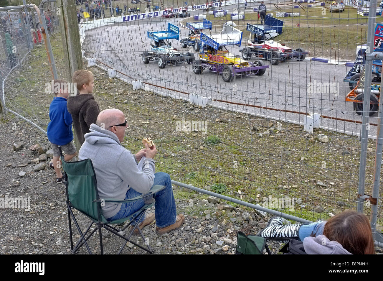 Magazzino auto ed banger racing al Regno Downs Raceway, St giorno, Cornwall Foto Stock