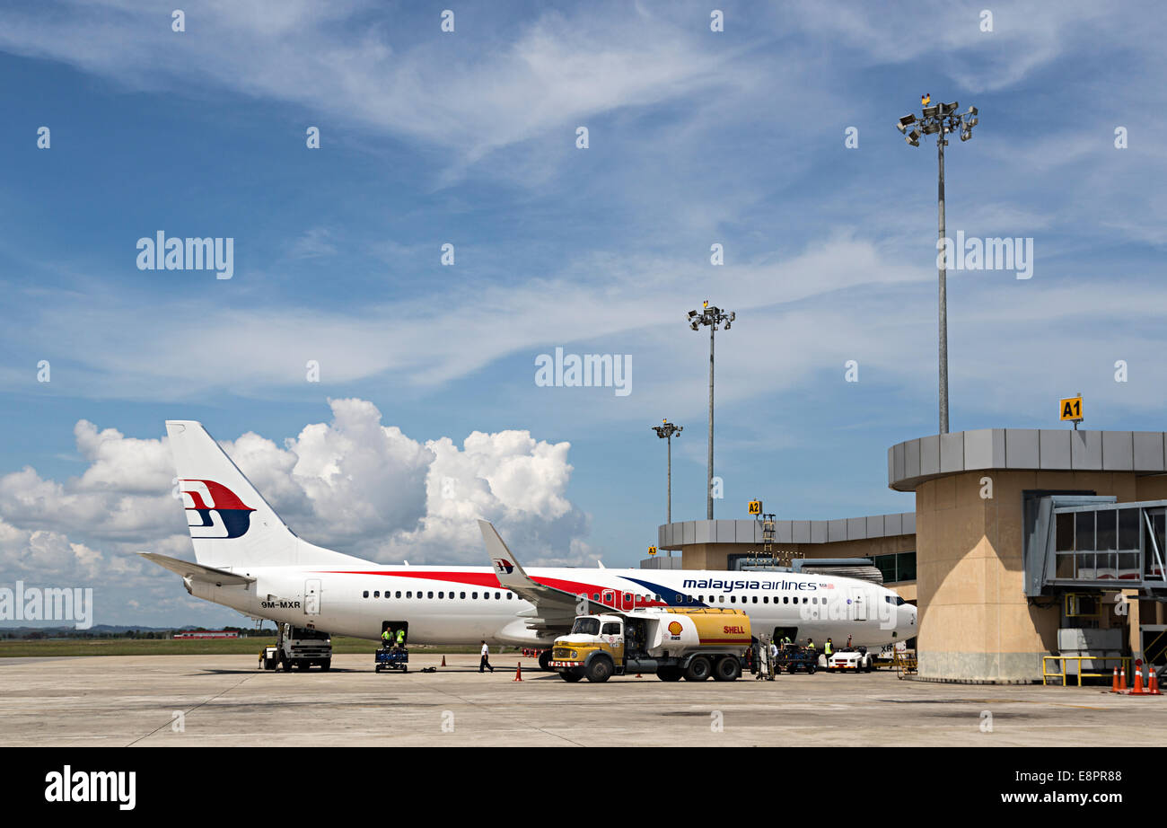 Malaysian Airlines piano il rifornimento all'aeroporto di Miri Sarawak, Malaysia Foto Stock
