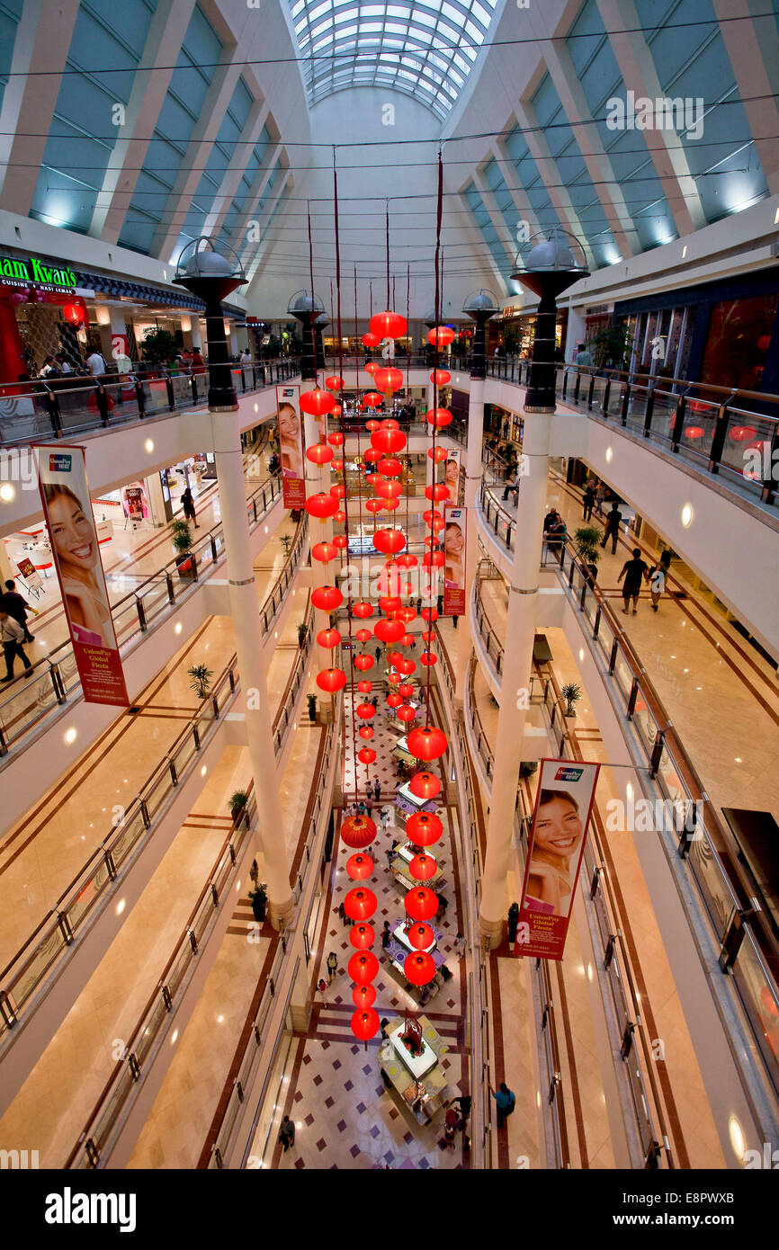 Le Torri Petronas shopping mall durante il Nuovo Anno Cinese in downtown area degli affari di Kuala Lumpar MALAYSIA Foto Stock