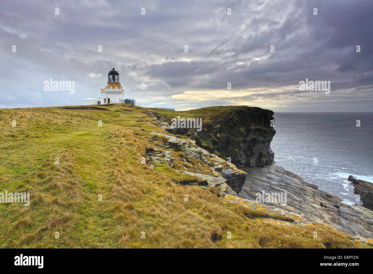 La Brough di Birsay Faro sulla terraferma Orkney Foto Stock