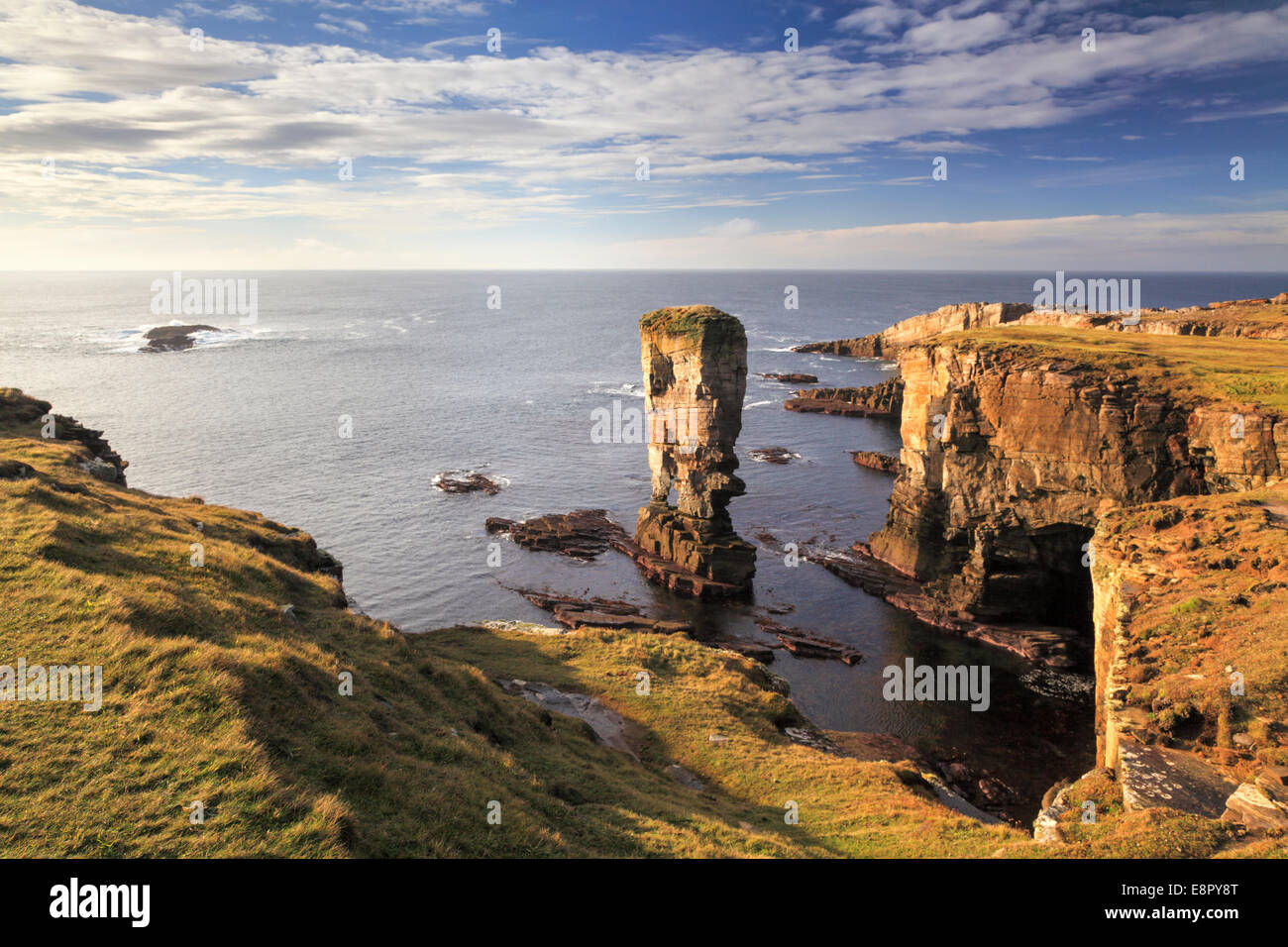 Il castello di Yesnaby Stack del mare sulla terraferma Orkney Foto Stock