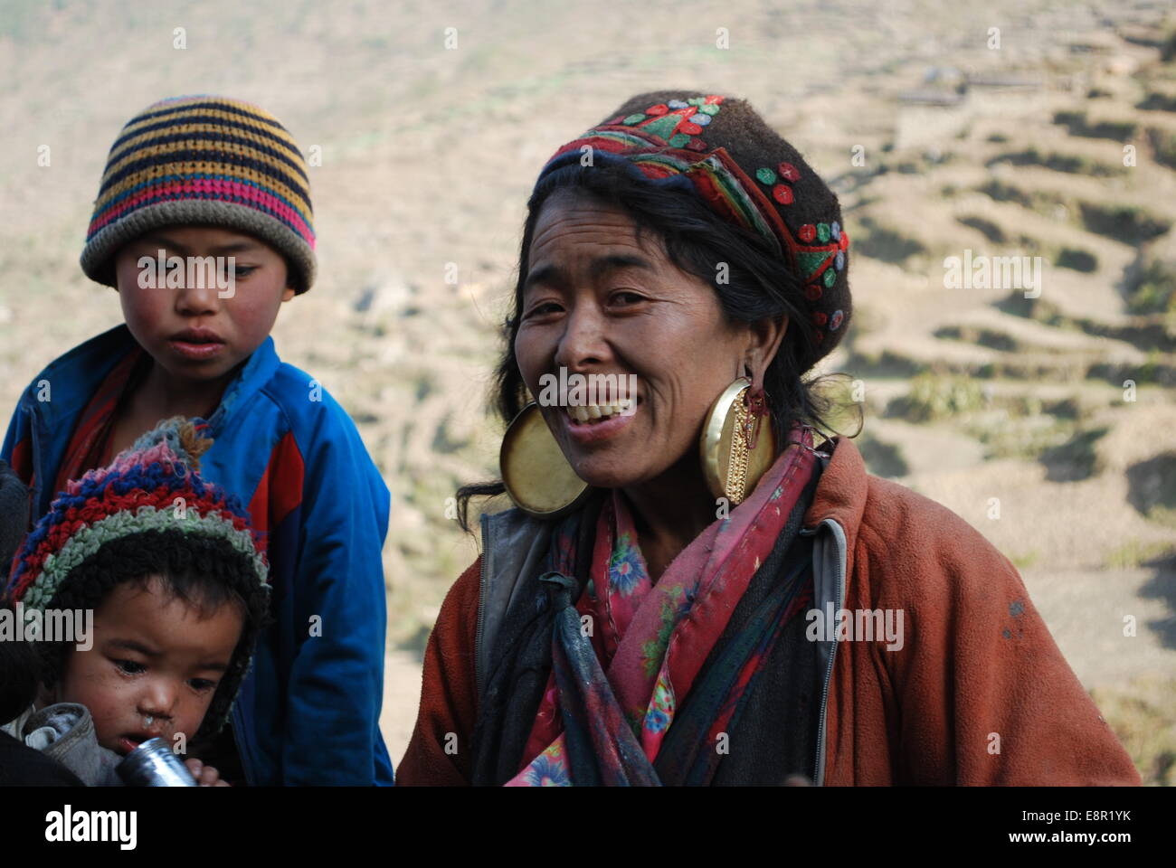 Nonna Tamang e bambini Foto Stock