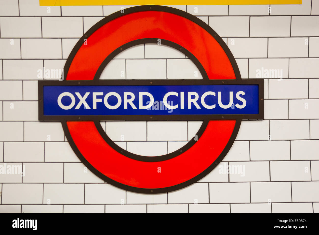 Oxford Circus segno della metropolitana di Oxford Circus , Londra, Inghilterra, Regno Unito. Foto Stock
