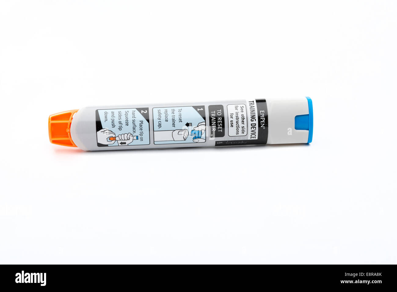 Epipen adrenalina penna di formazione utilizzato da il termine paziente che  soffre di anafilassi in preparazione per la iniezione reale Foto stock -  Alamy