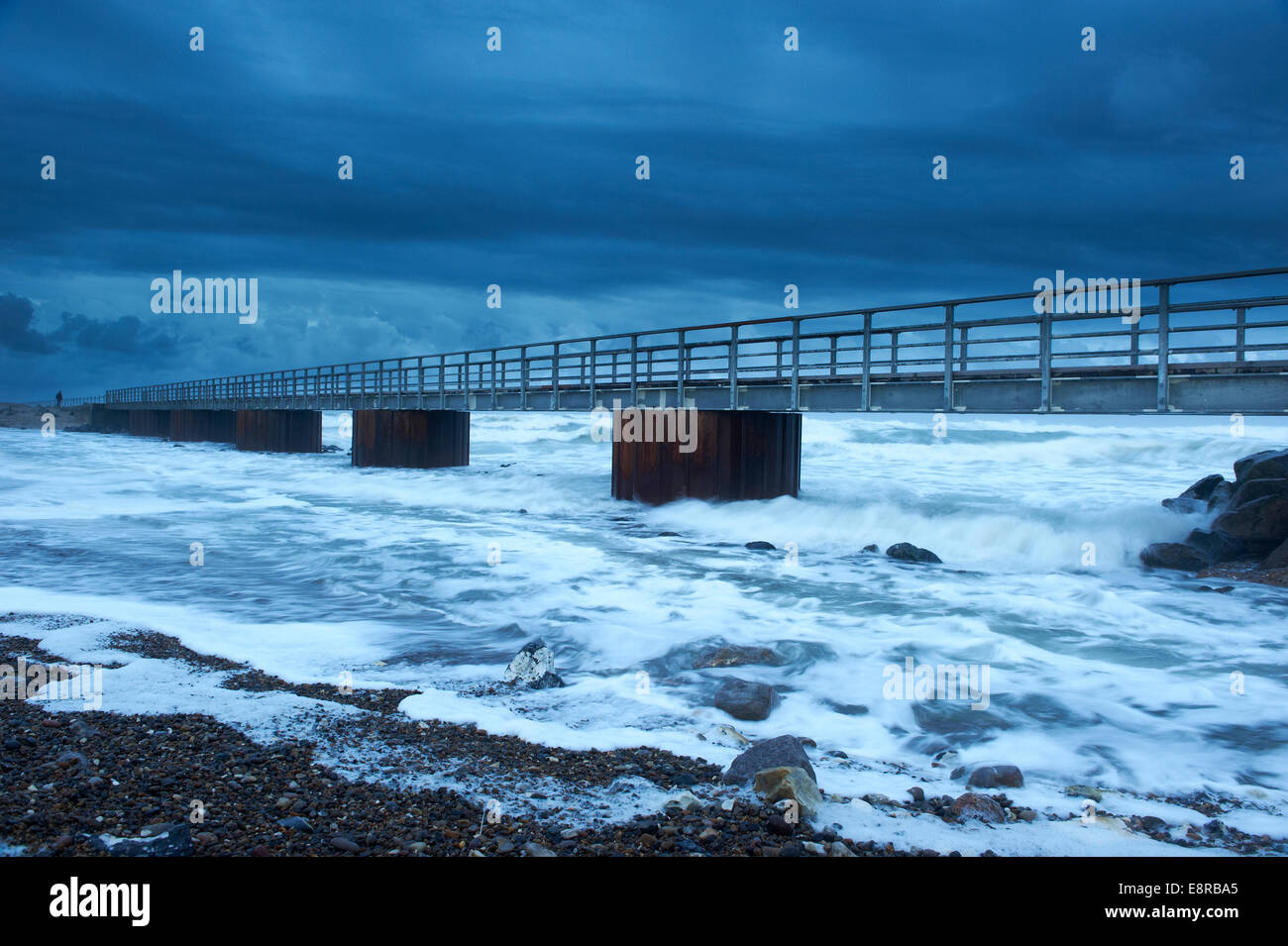 Ponte pedonale alla spiaggia immagini e fotografie stock ad alta ...