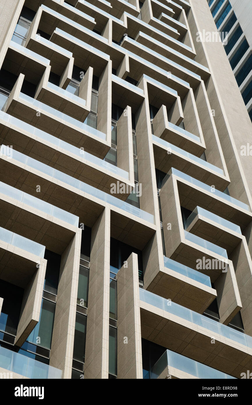 Dettaglio della complessa architettura del grattacielo facciata in Dubai Emirati Arabi Uniti Foto Stock