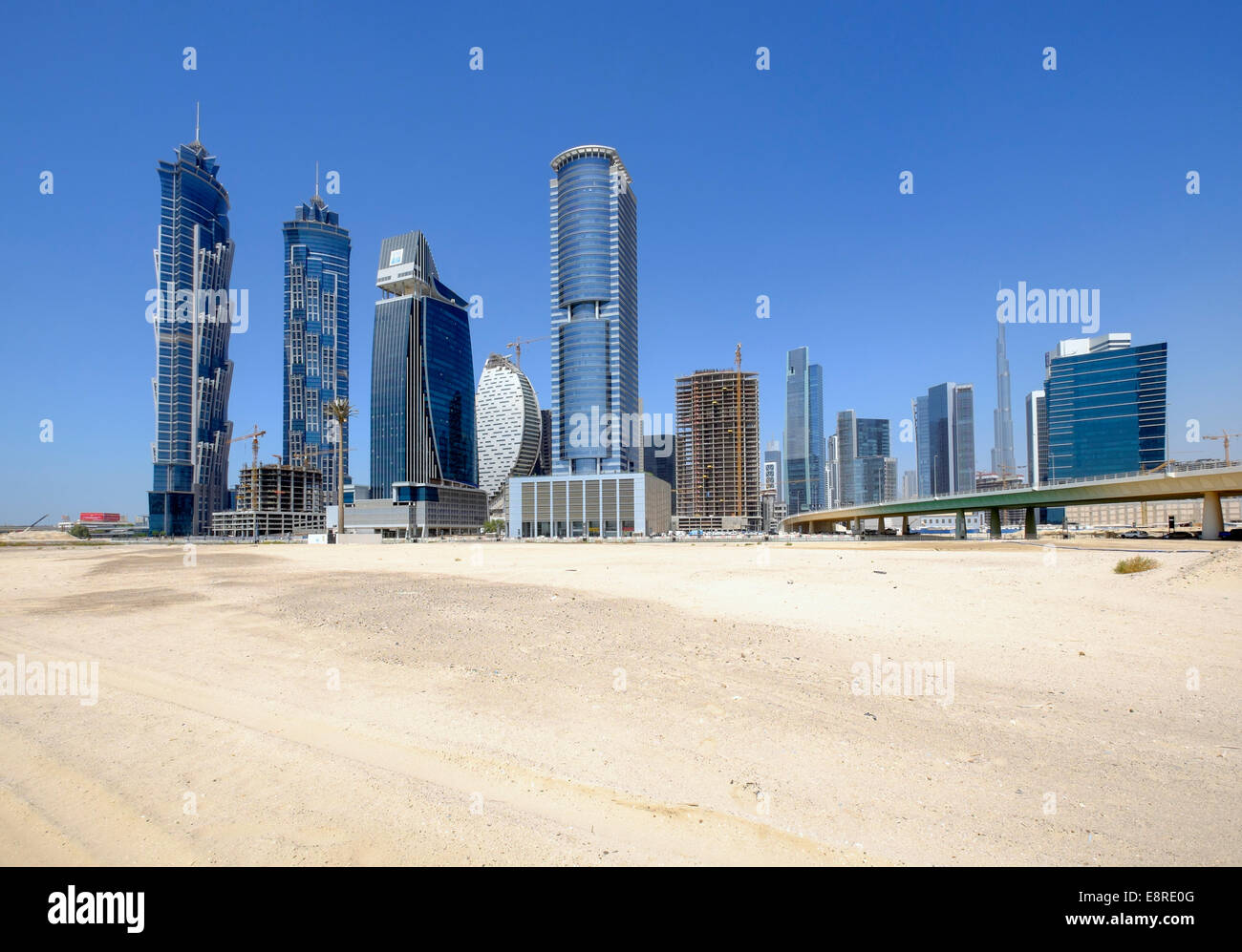 Skyline di nuovi grattacieli al Business Bay in Dubai Emirati Arabi Uniti Foto Stock