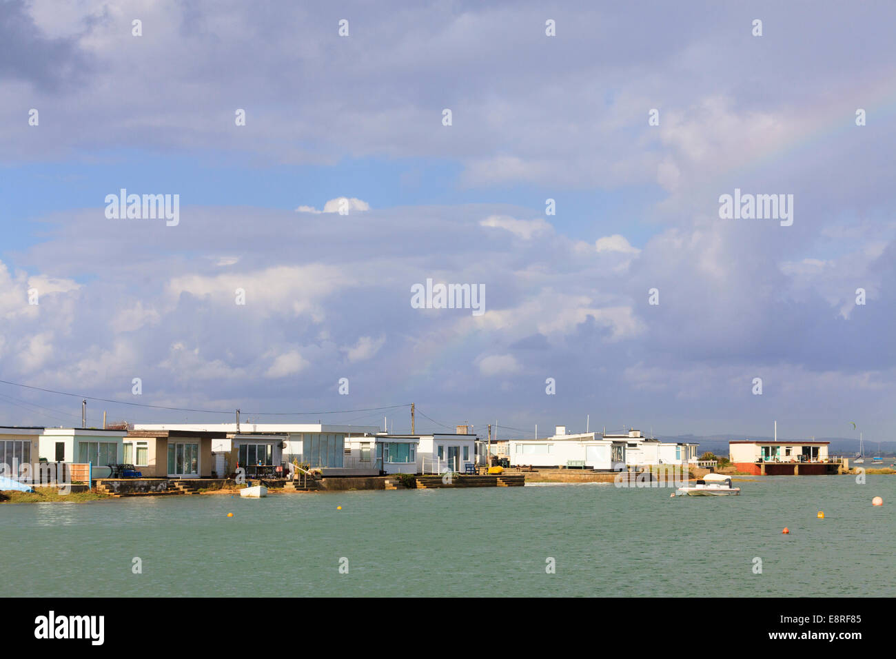 Situati a case mobili dal bordo del mare. Foto Stock