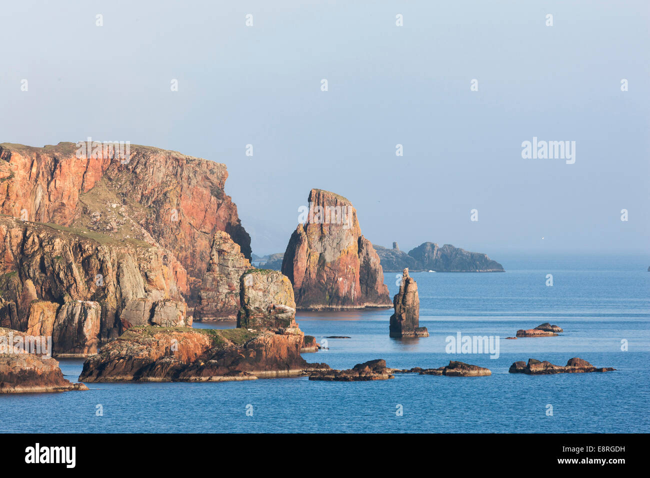 Paesaggio sulla penisola di Eshaness, le rocce rosse del Neap. Foto Stock