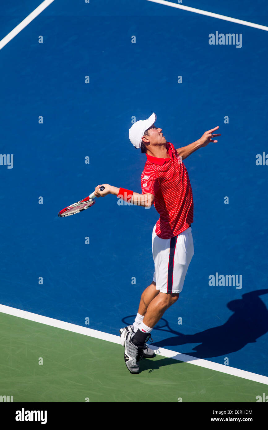 Kei Nishikori (JPN) sconfisse top-seme e mondo No. 1 Novak Djokovic (SRB) negli uomini Semi-Final per raggiungere la sua prima carriera Gra Foto Stock