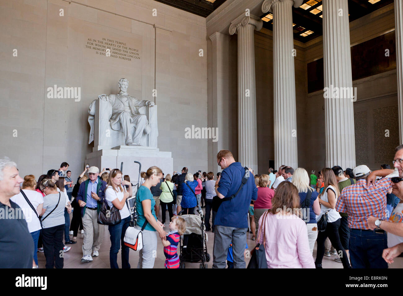 I turisti che visitano il Lincoln Memorial - Washington DC, Stati Uniti d'America Foto Stock