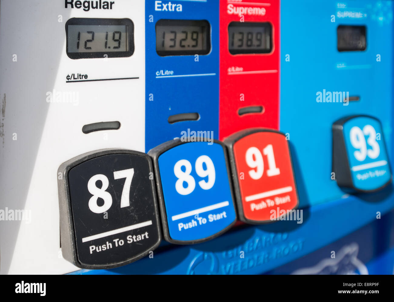 Una chiusura di una stazione di benzina la pompa. Foto Stock
