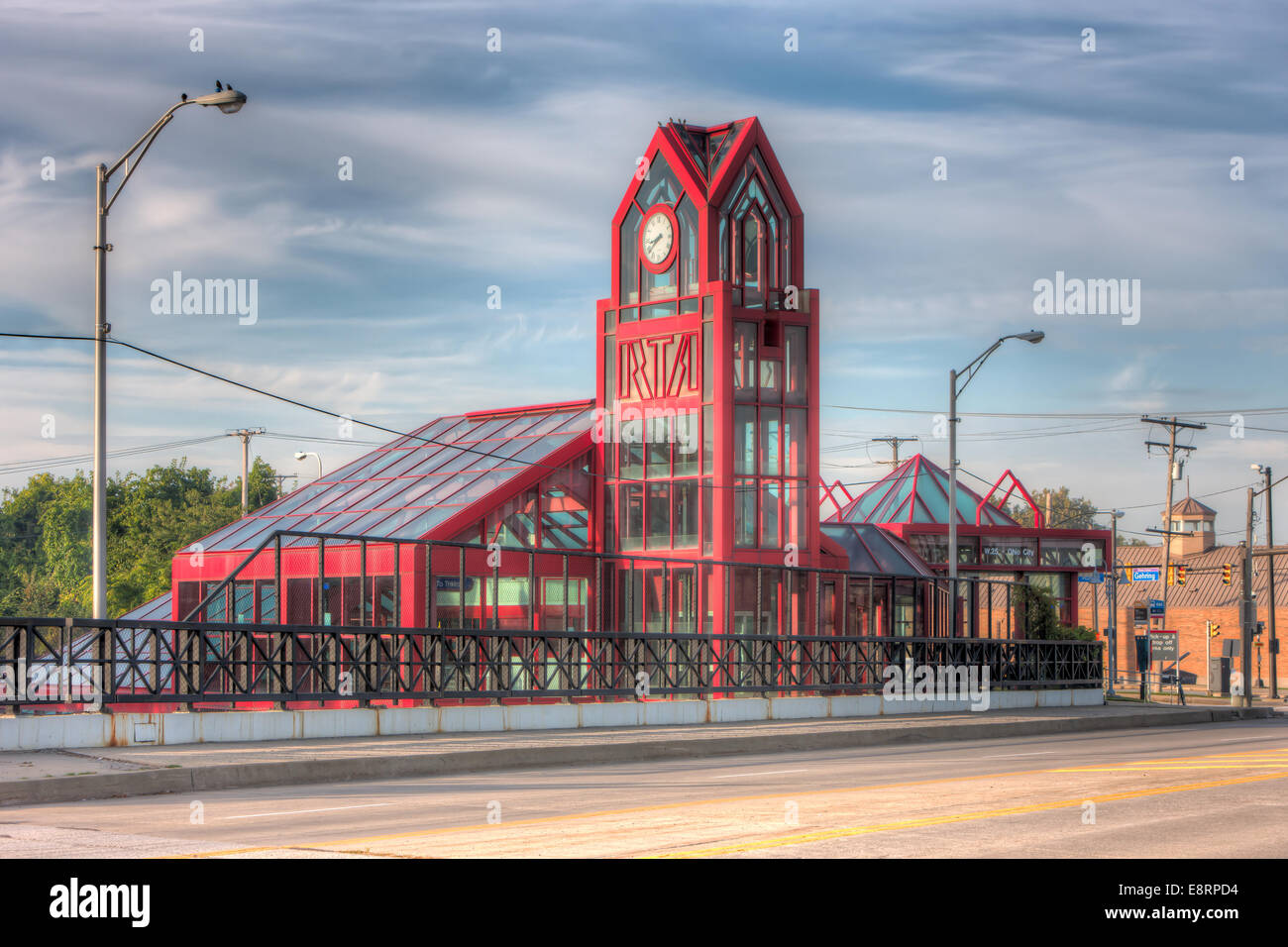 Il West 25th Street - Ohio City rapid transit station sul lato Ovest di Cleveland, Ohio. Foto Stock