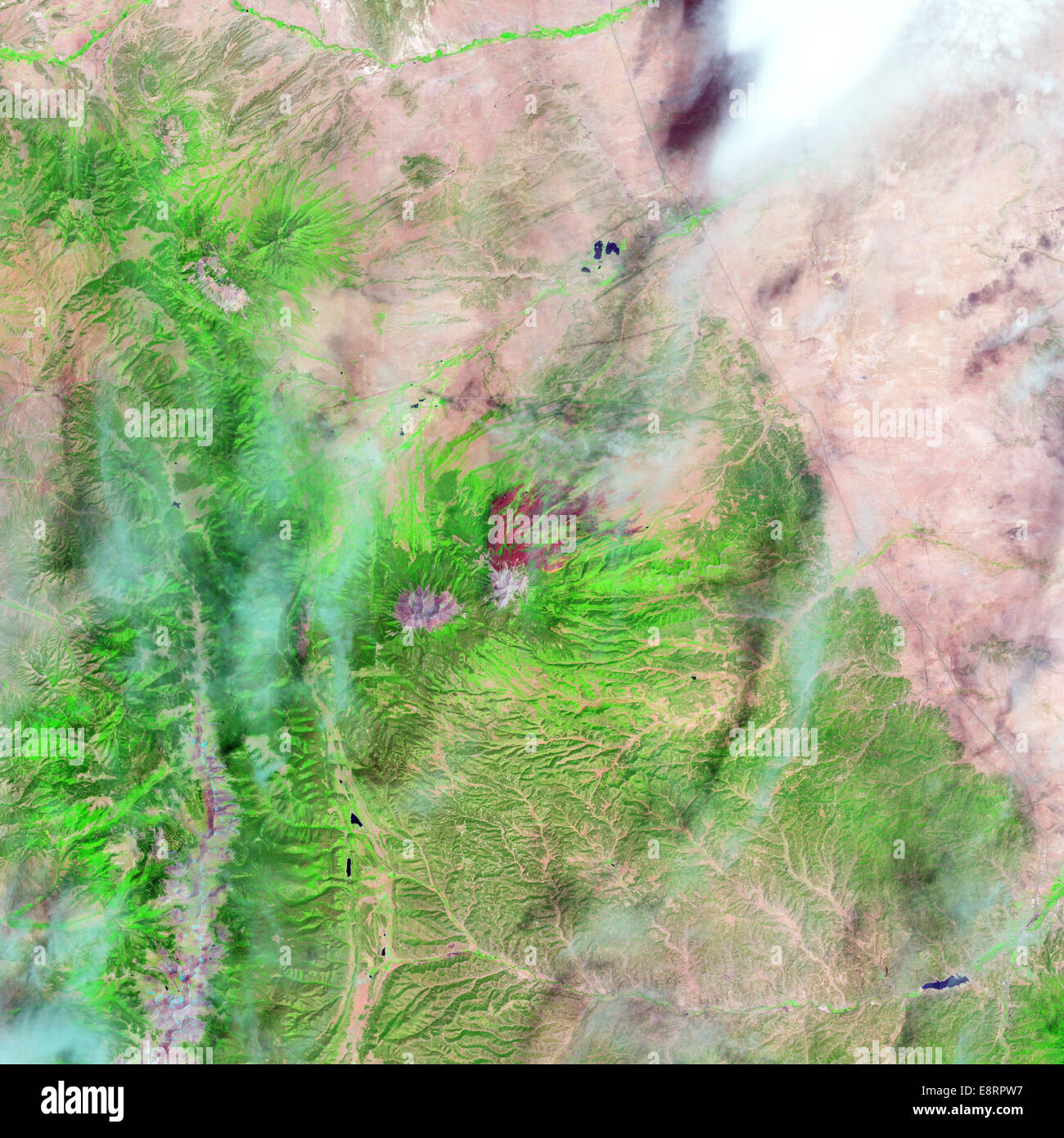 Il 22 giugno 2013, il terreno Operativo Imager (OLI) sul satellite Landsat 8 catturato questa falsa immagine a colori del picco orientale fuoco ho Foto Stock