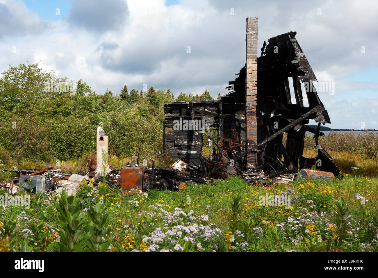 I resti della casa di fuoco - Cape Breton, Nova Scotia, Canada Foto Stock