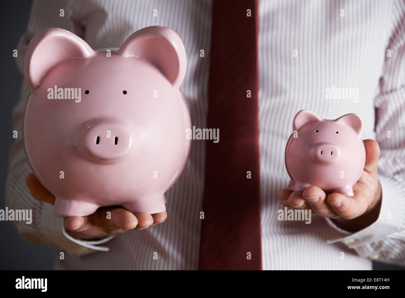 Imprenditore azienda di grandi e piccole dimensioni Salvadanaio Foto Stock