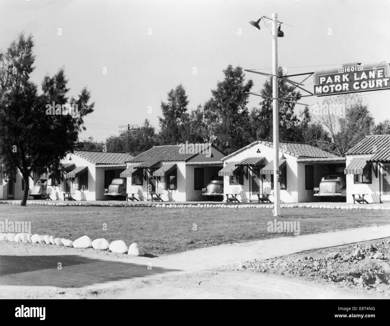 1940s 4 cabine con auto parcheggiata e tenda a PARK LANE MOTOR CORTE IN PHOENIX AZ Foto Stock