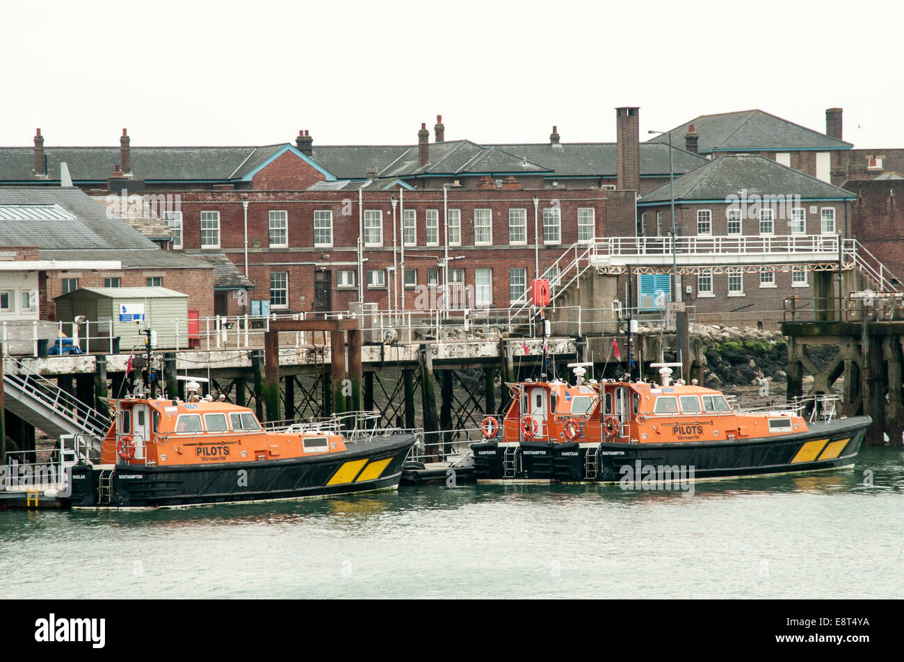Pilota di imbarcazioni ormeggiate a Gosport, Hampshire, Inghilterra Foto Stock