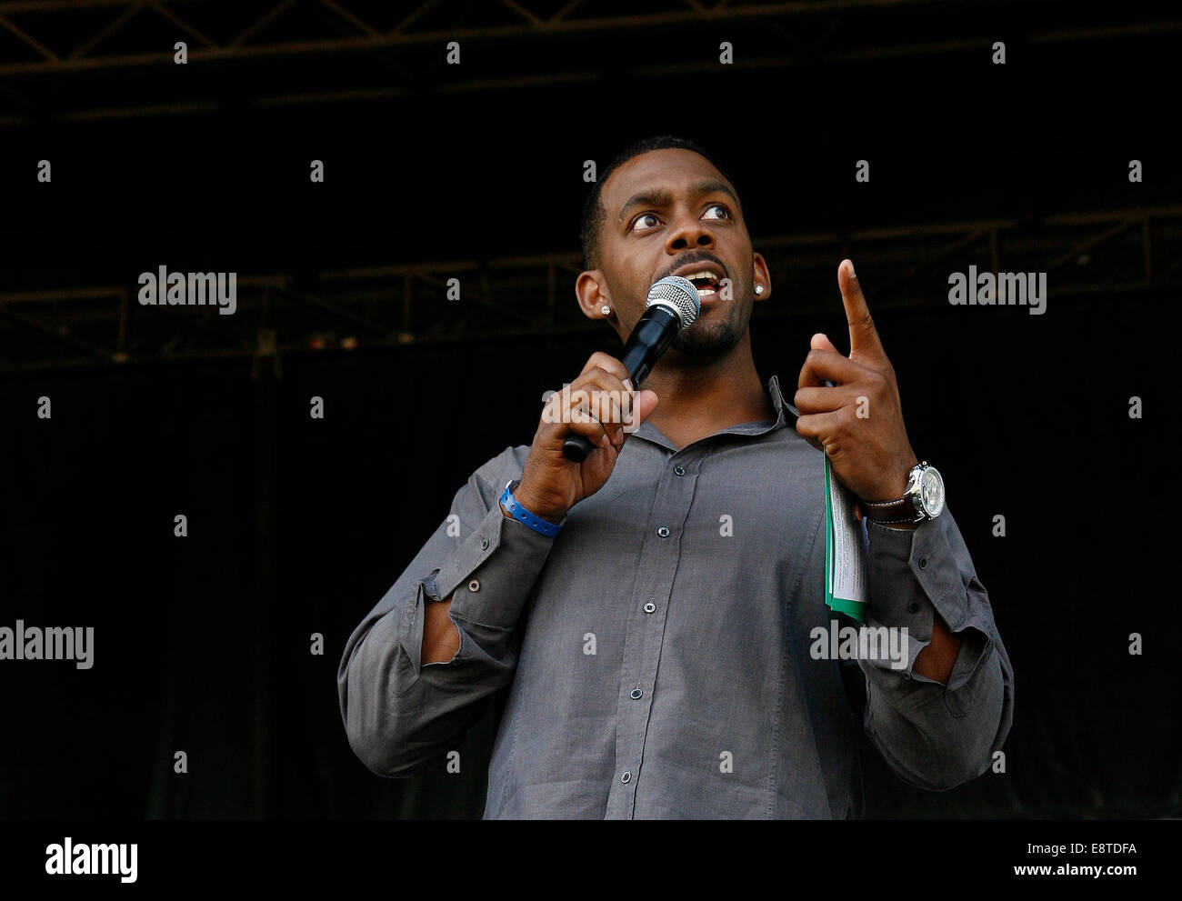 La radio e la TV personality Richard Blackwood sul palco di Hyde Park Foto Stock