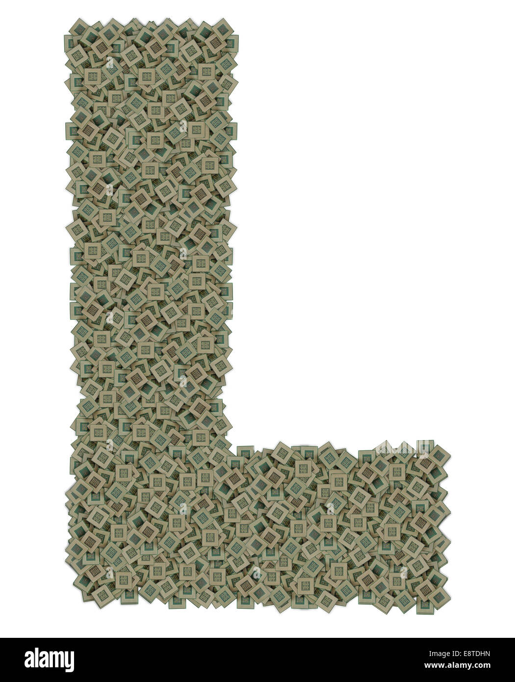 La lettera L fatta di vecchio e sporco e microprocessori, isolati su sfondo bianco Foto Stock