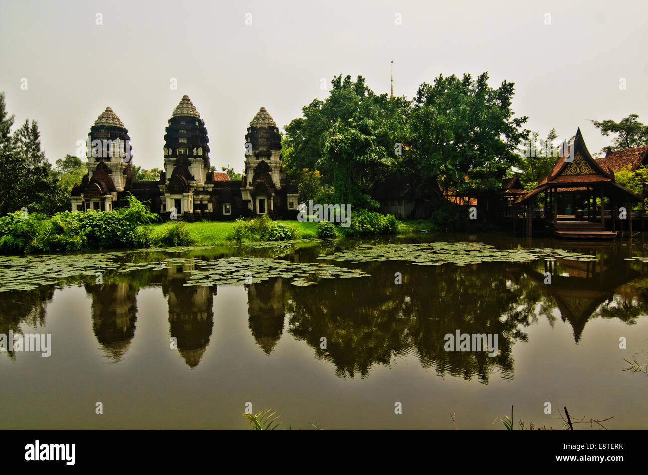 Prang Sam Yot, il tempio Khmer in Lopburi Foto Stock