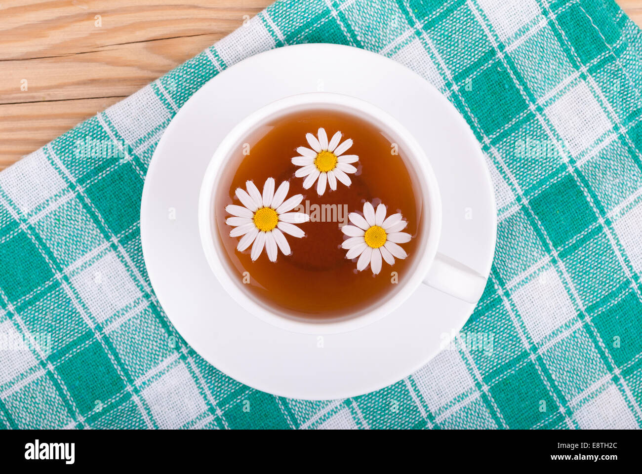 Tazza di tè con la camomilla. Foto Stock