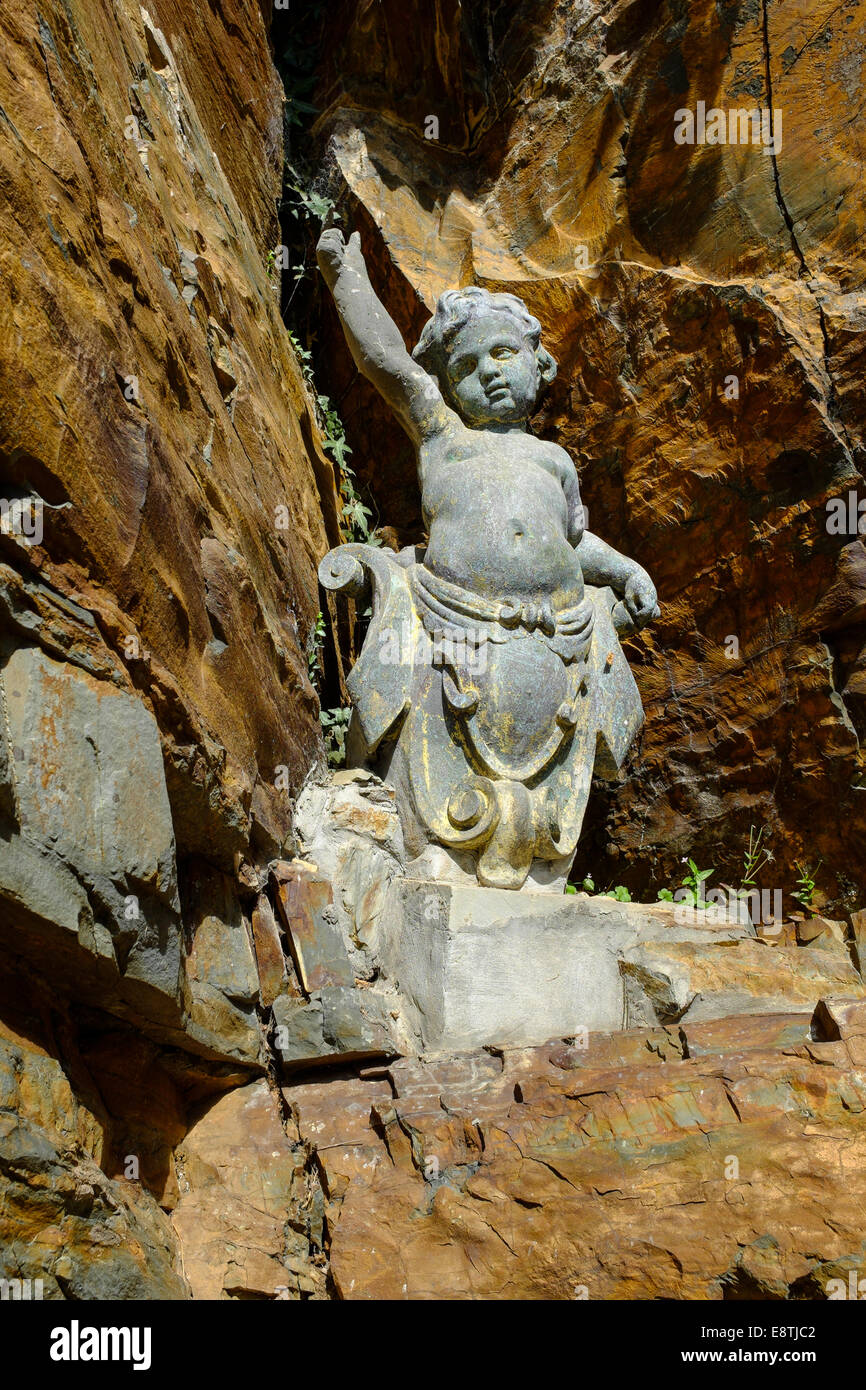 PORTMEIRION, IL GALLES DEL NORD - 7 Settembre: Cherubino statua, il 7 settembre 2014 in Portmeirion, Galles del Nord, Regno Unito. Foto Stock