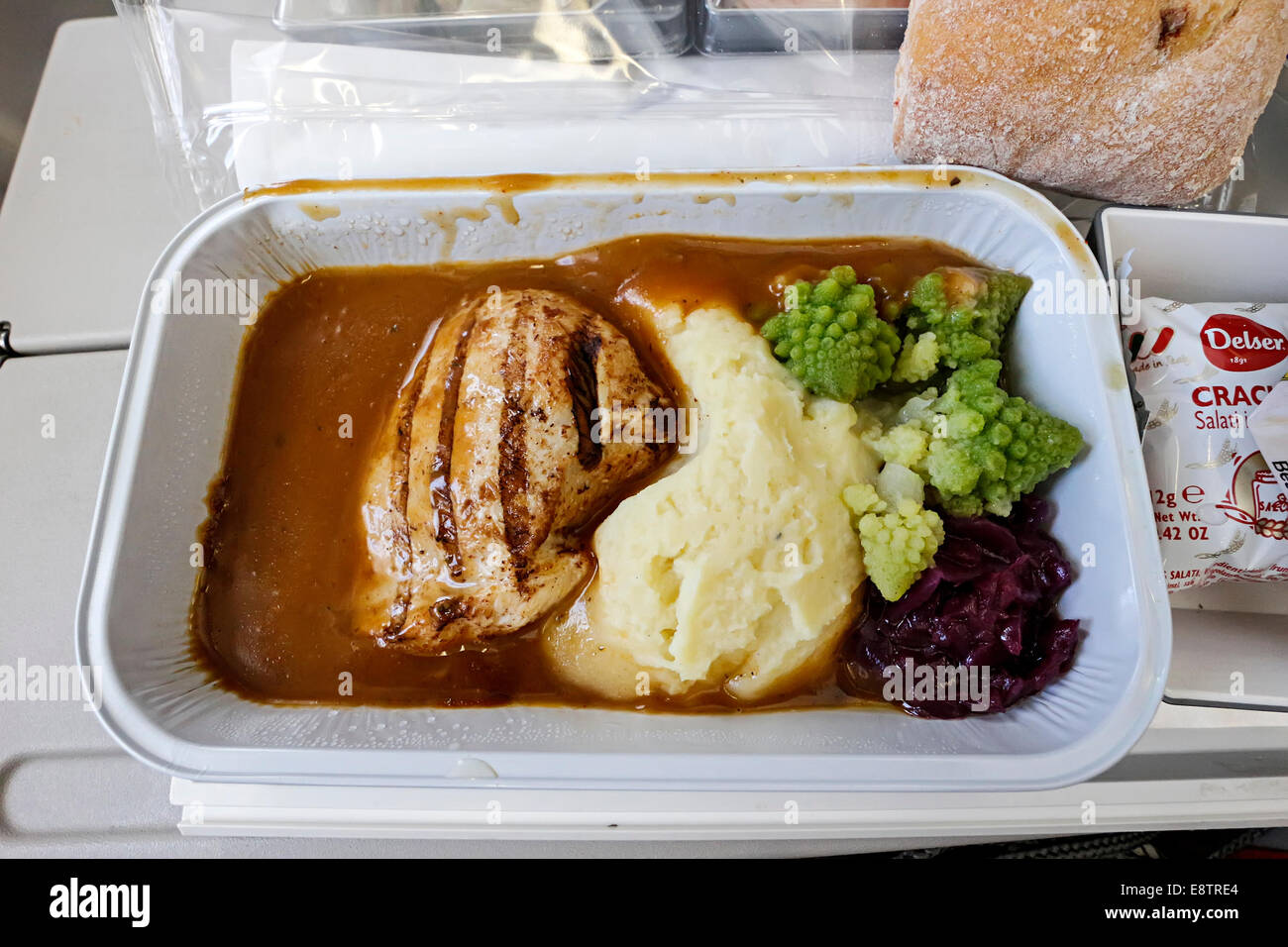 Il cibo della compagnia aerea di pollo con purè di patate, Malaysian Airlines, Borneo Foto Stock