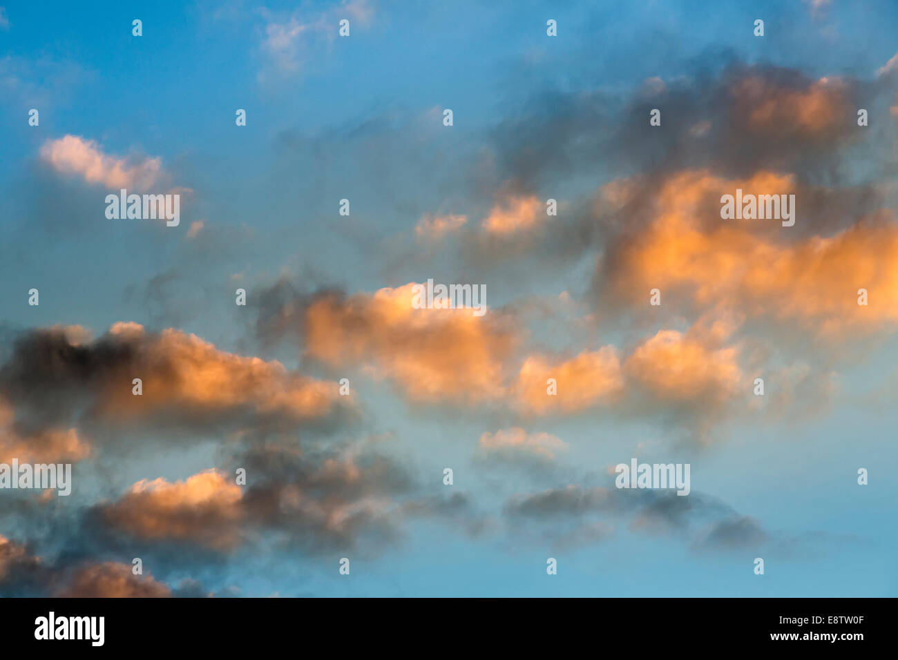Nuvole al tramonto, Wales, Regno Unito Foto Stock