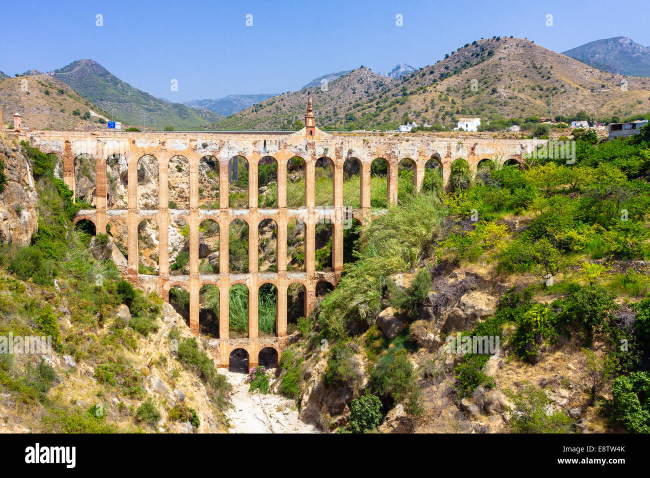 Vecchio acquedotto a Nerja, Spagna Foto Stock