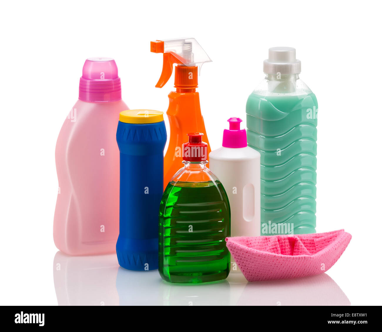 Prodotto di pulizia per contenitori in plastica per casa pulita su sfondo bianco Foto Stock