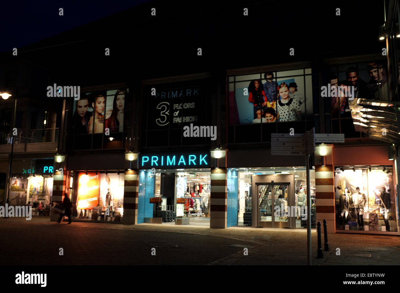 Primark abbigliamento retail store branch nella città di Canterbury Kent REGNO UNITO 2014 Foto Stock