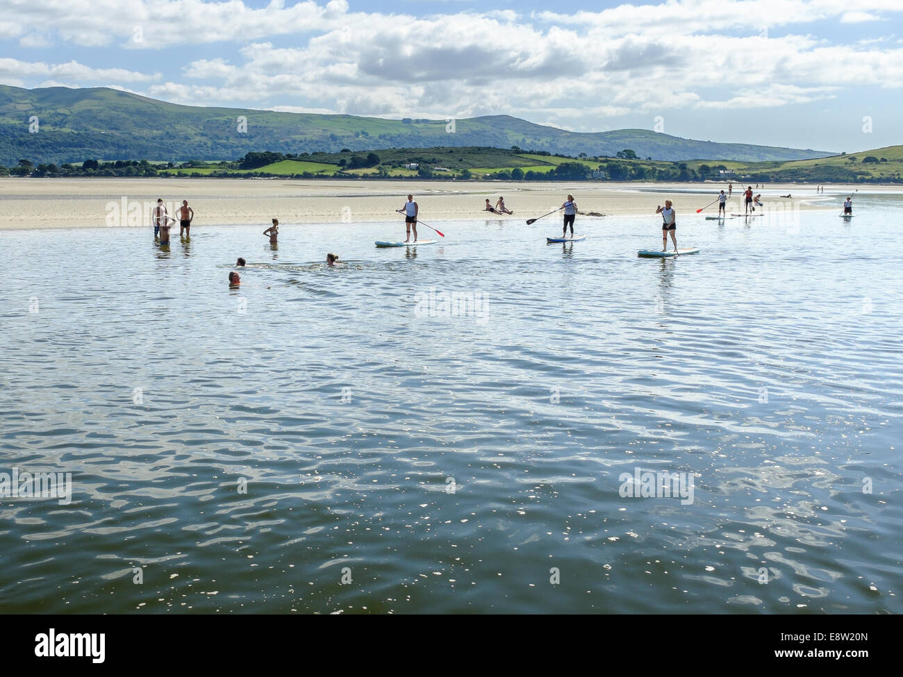 PORTMEIRION, IL GALLES DEL NORD - 7 Settembre: persone paddle imbarco sul fiume Dwyryd, il 7 settembre 2014 in Portmeirion Foto Stock
