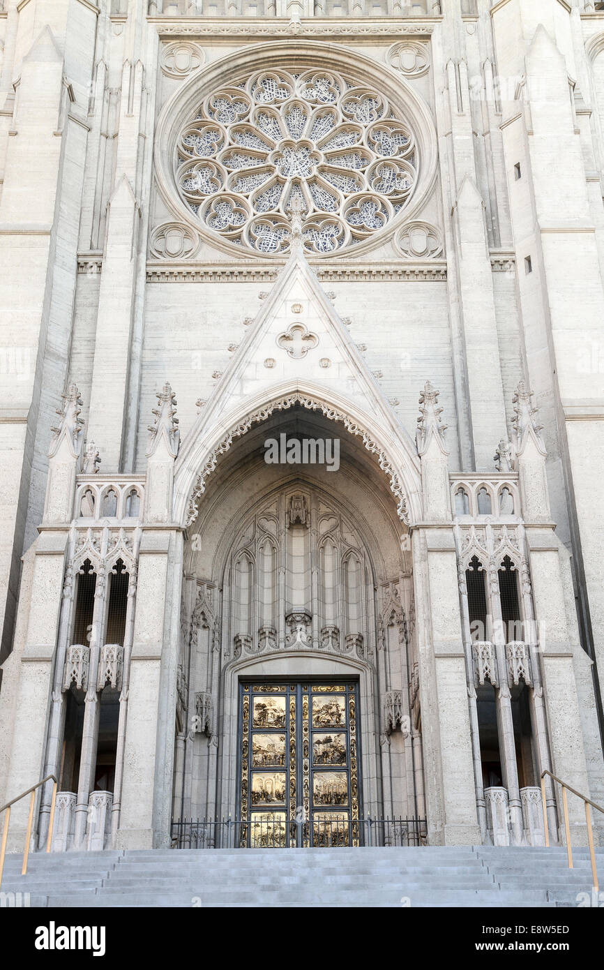Guardando verso l'ingresso nella Cattedrale di Grace, Nob Hill, San Francisco, California Foto Stock