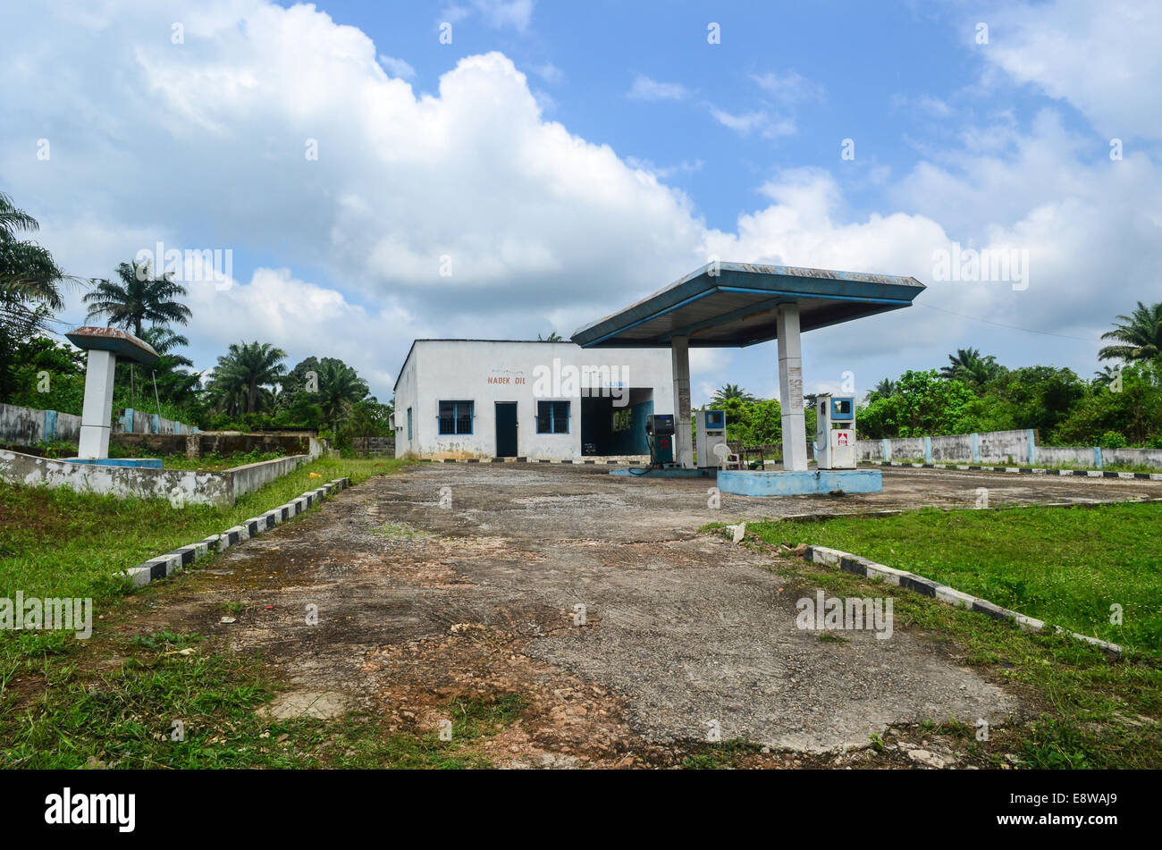 Un abbandonata la stazione di gas nel sud-ovest della Nigeria, Ogun State Foto Stock