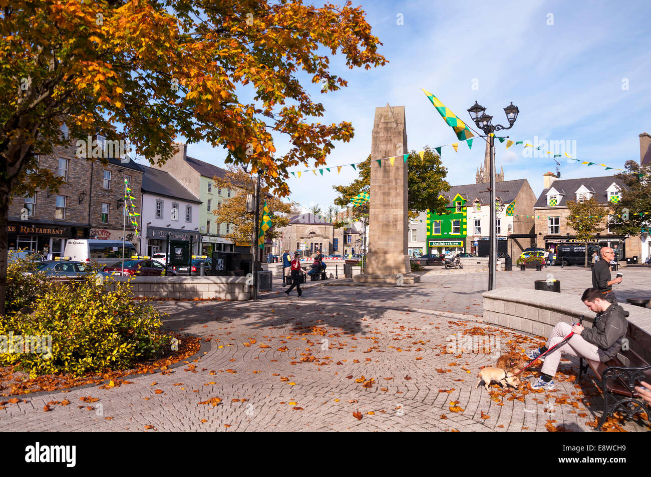 Donegal Town County Donegal Irlanda. Autunno su il diamante Foto Stock