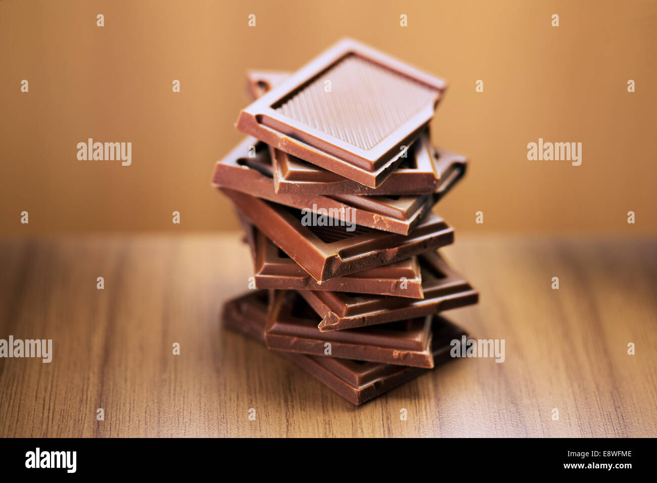 Close up della pila di quadretti di cioccolato Foto Stock