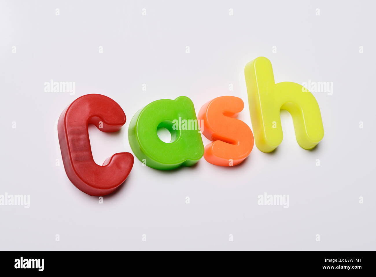 Contanti realizzato dal frigo magnetico lettere Foto Stock