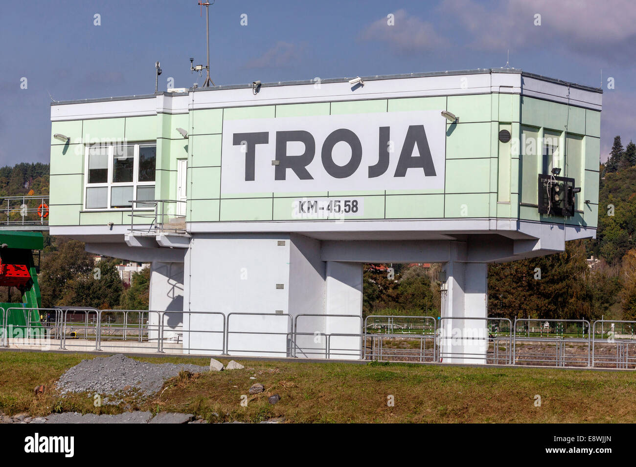 Navigazione e potenza idroelettrica Troja Fiume Moldava, Holesovice, Praga, Repubblica Ceca Foto Stock