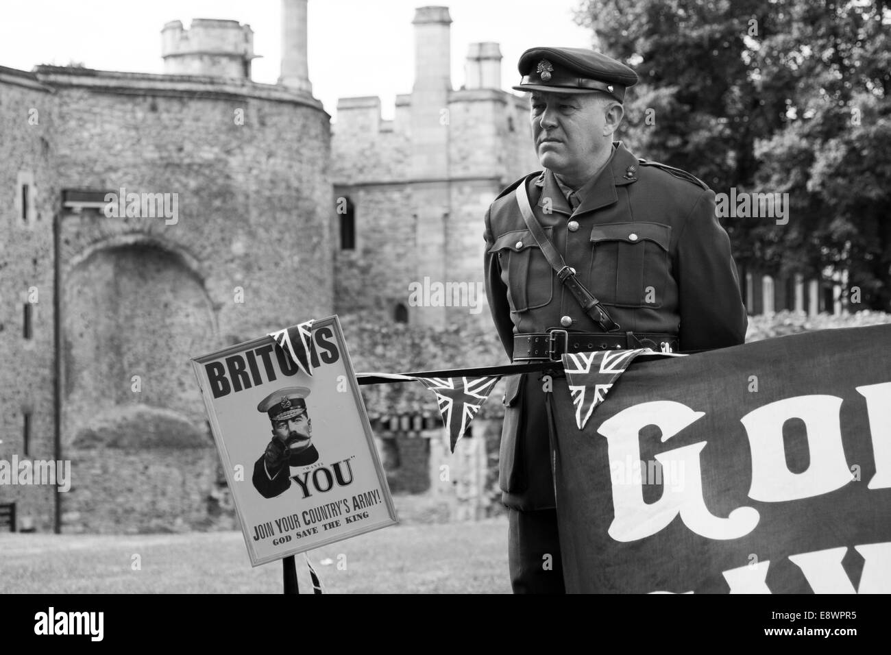 Una prima guerra mondiale rievocazione storica presso la Torre di Londra Foto Stock