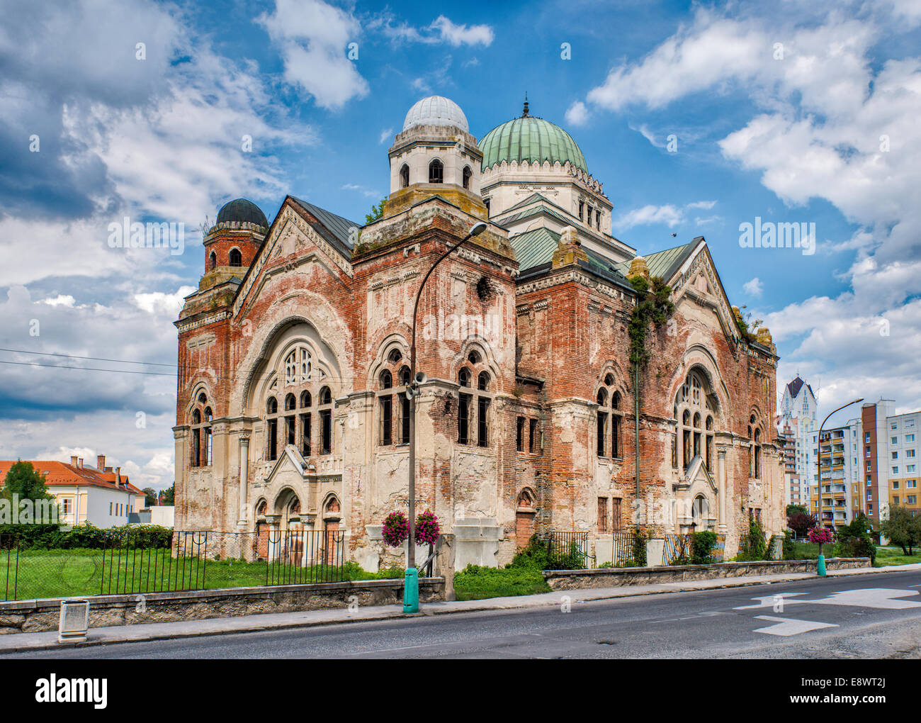 Rovinato sinagoga di Lucenec, Banska Bystrica Regione, Slovacchia Foto Stock