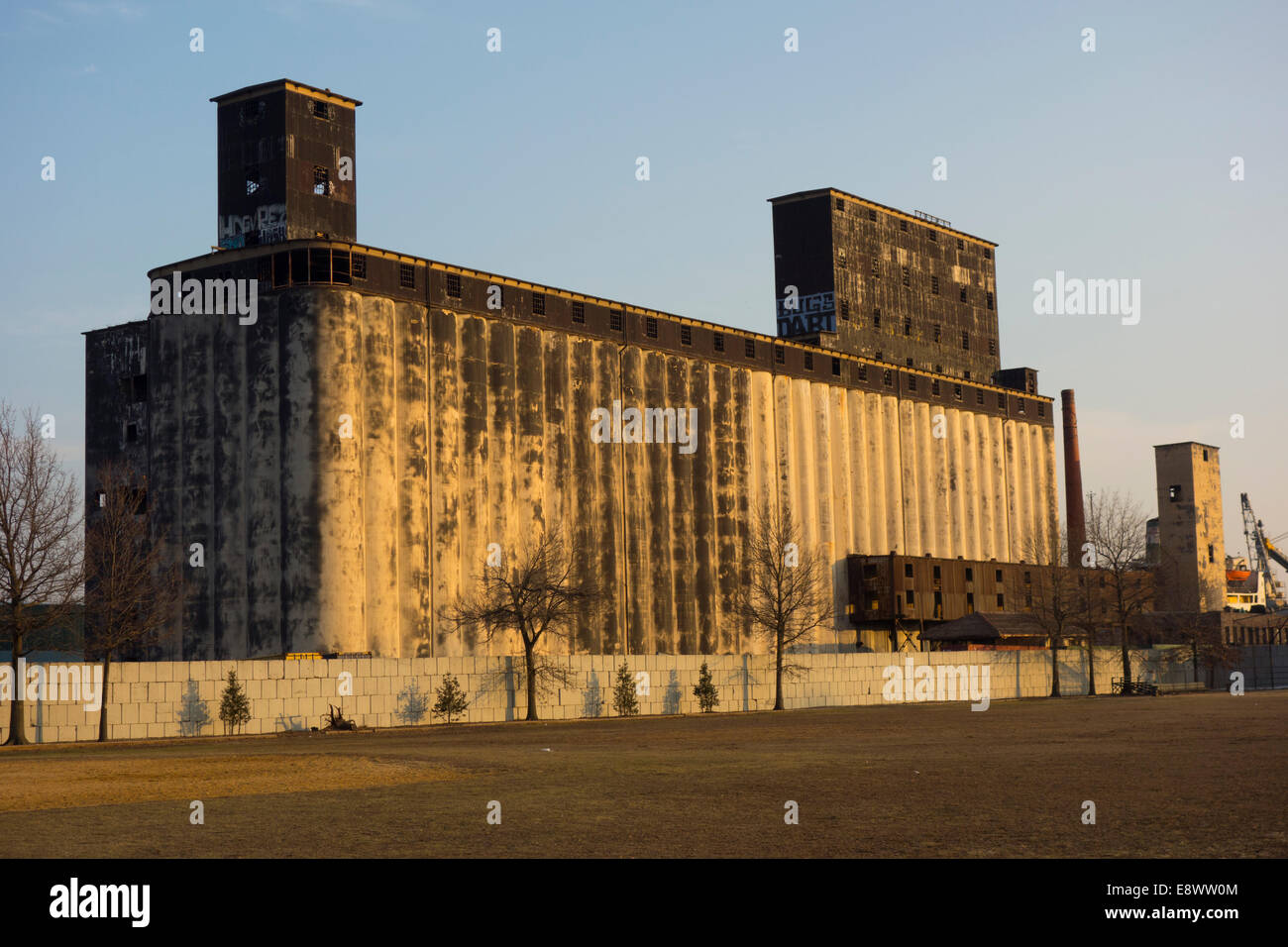 Il vecchio silos in Red Hook Brooklyn New York Foto Stock