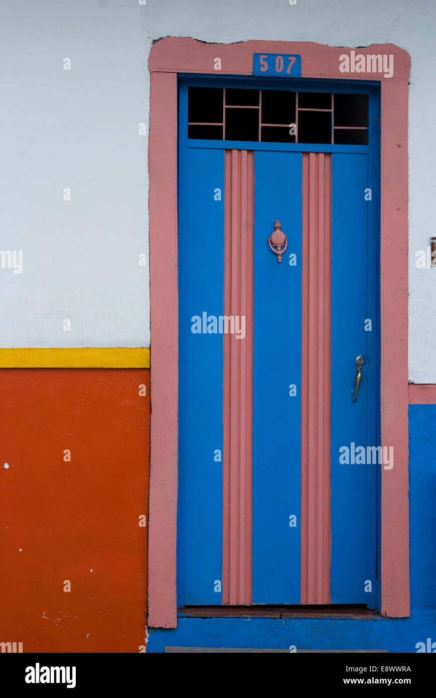 Dipinto di porta nella città del Salento, nella regione di coltivazione del caffè, Colombia Foto Stock