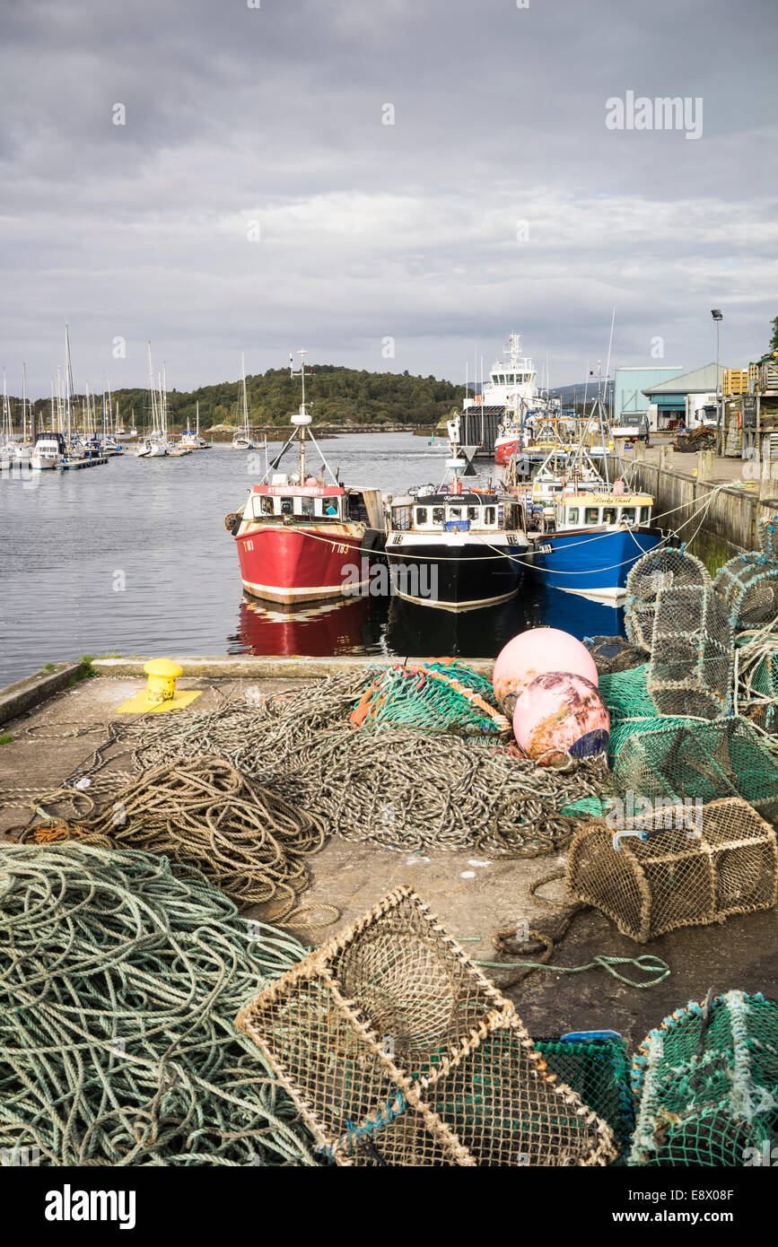 Tarbert Harbour sulla East Loch Tarbert in Argyll, Scozia. Foto Stock