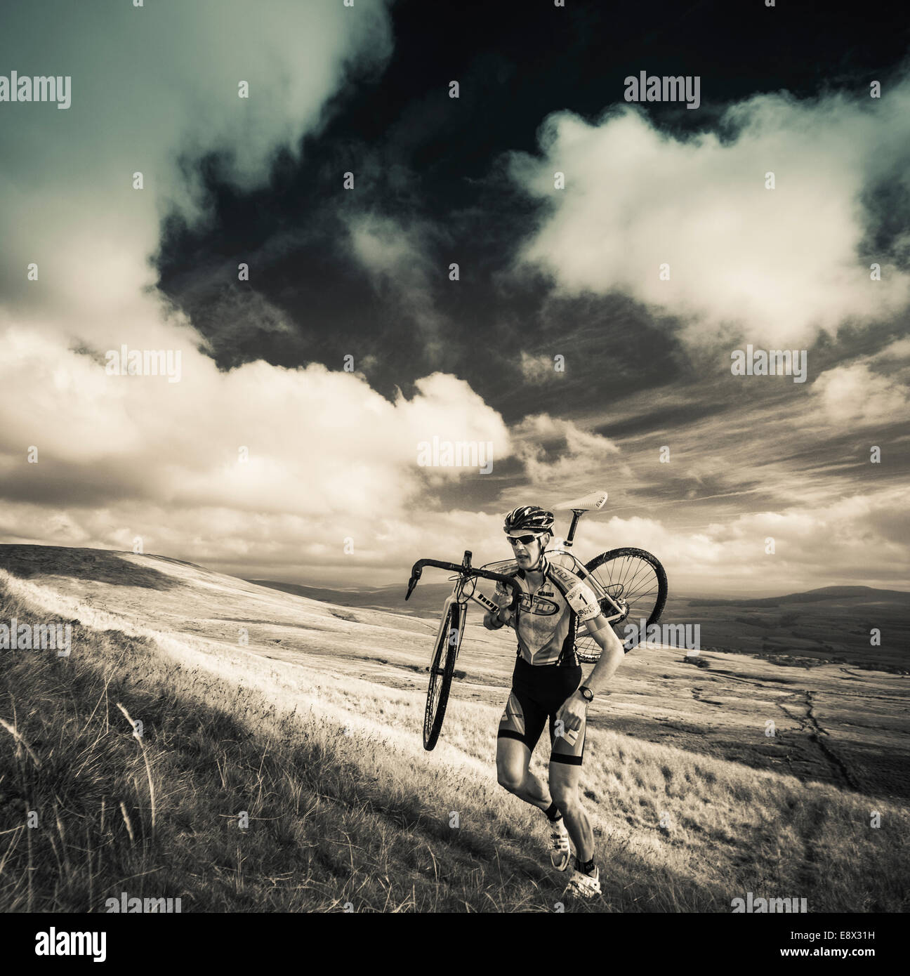 Rob Jebb vincitore di tre picchi di ciclocross, Yorkshire Dales, UK (2013 e 2014) Foto Stock