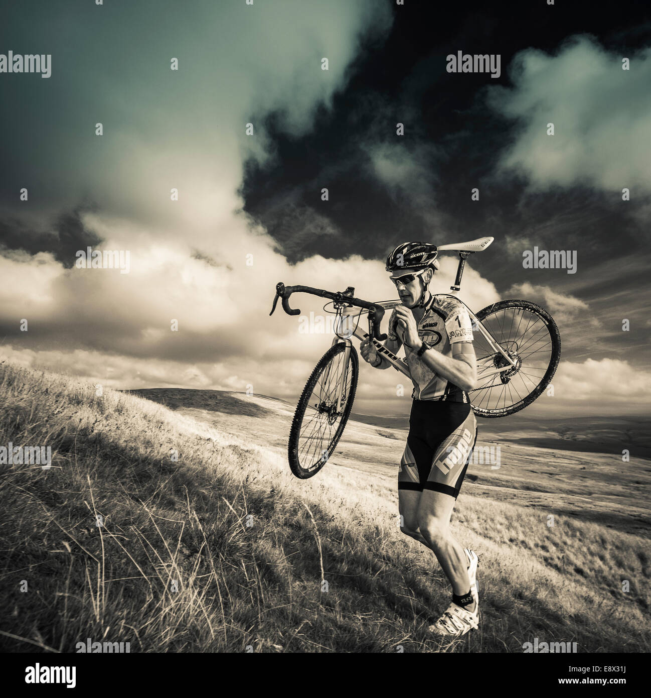 Rob Jebb vincitore di tre picchi di ciclocross, Yorkshire Dales, UK (2013 e 2014) Foto Stock