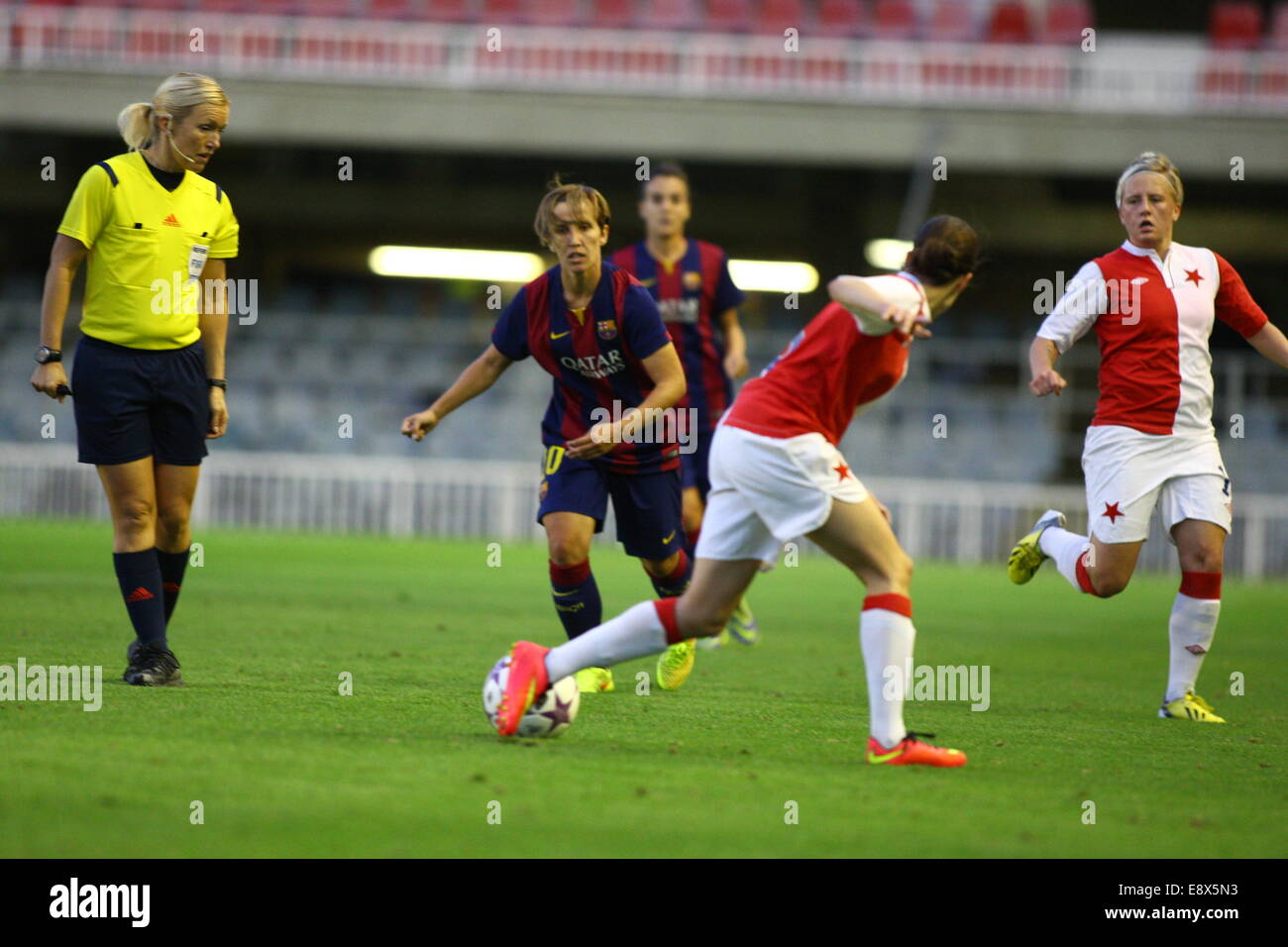 Barcellona, Spagna. 15 ottobre, 2014. Corredera di Slavia Praga in azione durante il femminile UEFA Champions League round di 32 match tra FC Barcelona e Slavia Praga al Mini Estadi su ottobre 15, 2014 a Barcellona, Spagna. Credito: Alex Gallardo Ginesta/Alamy Live News Foto Stock