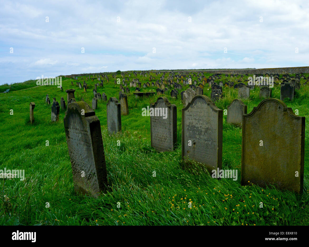 Whitby - Chiesa di Santa Maria il cimitero Foto Stock