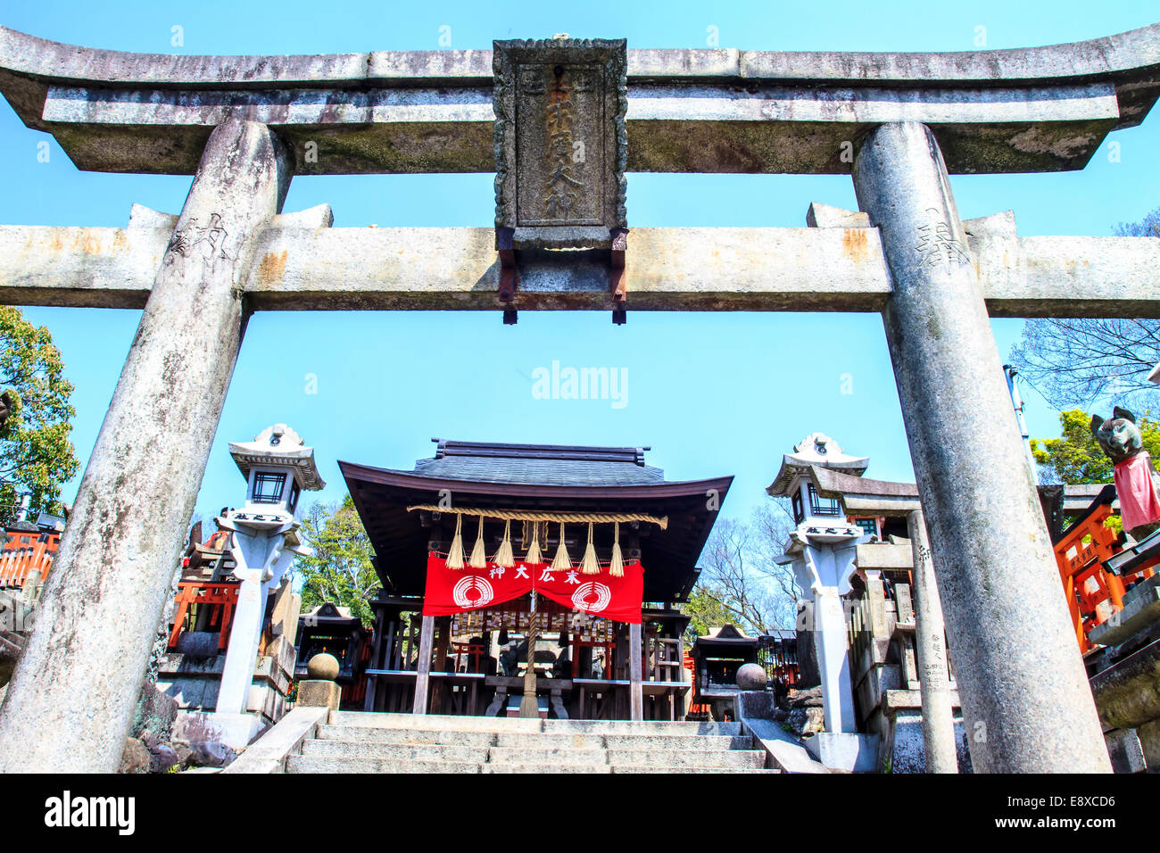 Kyoto, Giappone - 14 Aprile 2013: Fushimi Inari Taisha è in testa al santuario di Inari, situato in Fushimi-ku, Kyoto, Giappone Foto Stock